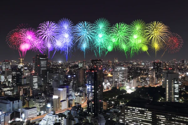 Fireworks celebrating over Tokyo cityscape at night — Stock Photo, Image