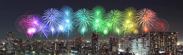 Fireworks celebrating over Tokyo cityscape at night, Japan — Stock Photo, Image