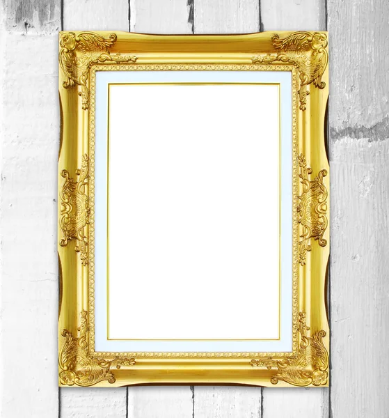 在木板墙上背景上的金框 — 图库照片