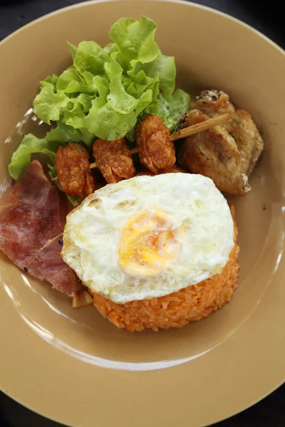 Conjunto de café da manhã estilo americano, arroz frito — Fotografia de Stock