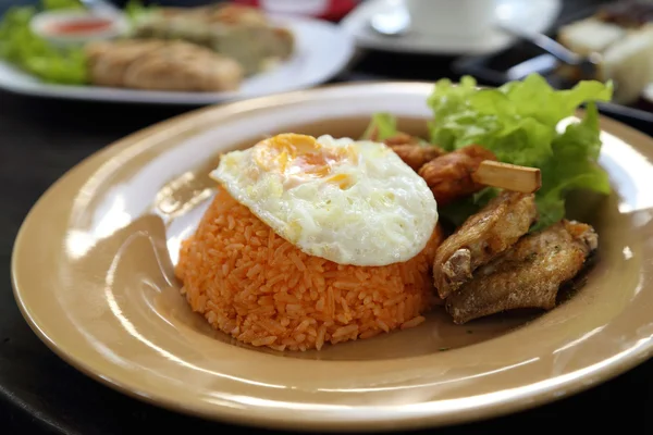 Conjunto de café da manhã estilo americano, arroz frito — Fotografia de Stock
