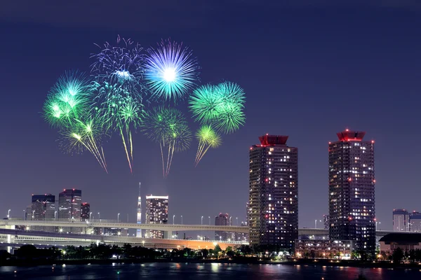 Fireworks celebrating over Odaiba, Tokyo cityscape at night — Stock Photo, Image