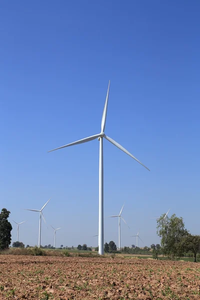 대체 에너지를 생산 하는 풍력 터빈 — 스톡 사진