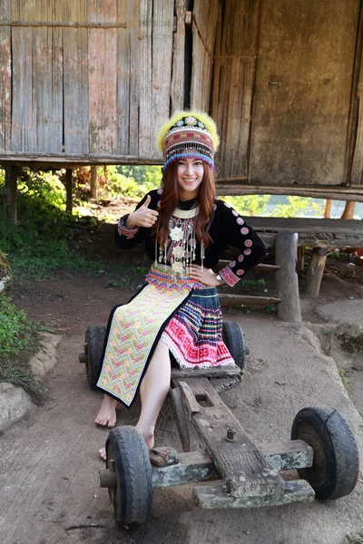 Traditionally dressed Mhong hill tribe woman — Stock Photo, Image