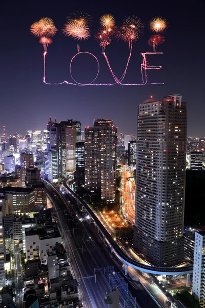 Love sparkle Fireworks celebrating over Tokyo cityscape at night — Stock Photo, Image