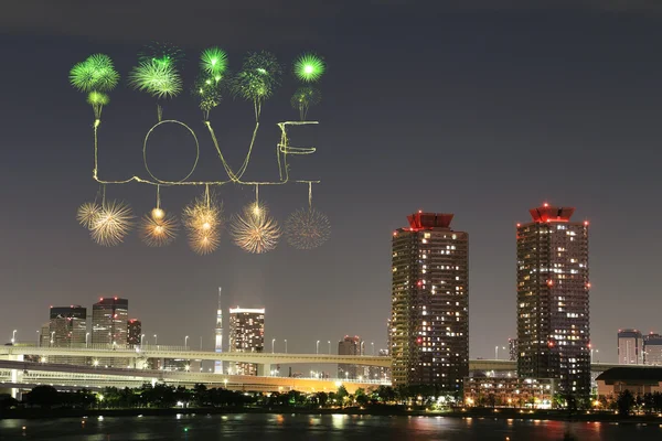 Liefde sparkle vuurwerk vieren over Odaiba Japan — Stockfoto