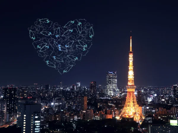 Focuri de artificii care sărbătoresc peste peisajul orașului Tokyo — Fotografie, imagine de stoc