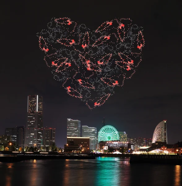 Herz funkelt Feuerwerk feiert über Marina Bay in Jokohama — Stockfoto