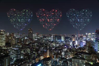 Tokyo cityscape hemen hemen üzerinde kutluyor ışıltı Fireworks kalp