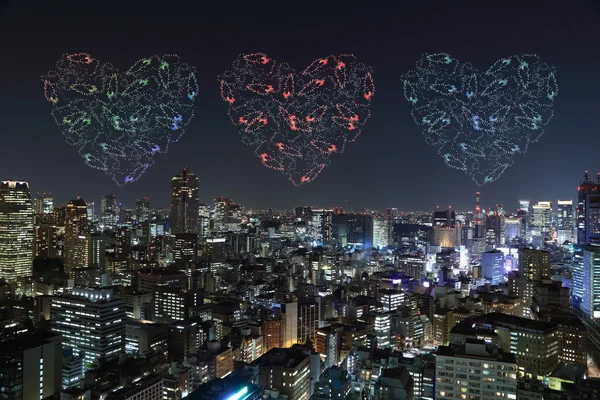 심장 가까이 도쿄 도시 통해 축 하 하는 스파클 불꽃놀이 — 스톡 사진