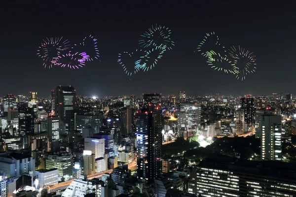 Heart sparkle Fireworks celebrating over Tokyo cityscape at nigh — Stock Photo, Image