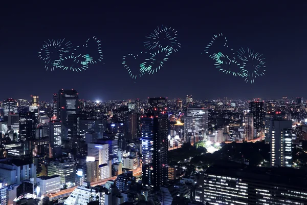 Tokyo cityscape hemen hemen üzerinde kutluyor ışıltı Fireworks kalp — Stok fotoğraf