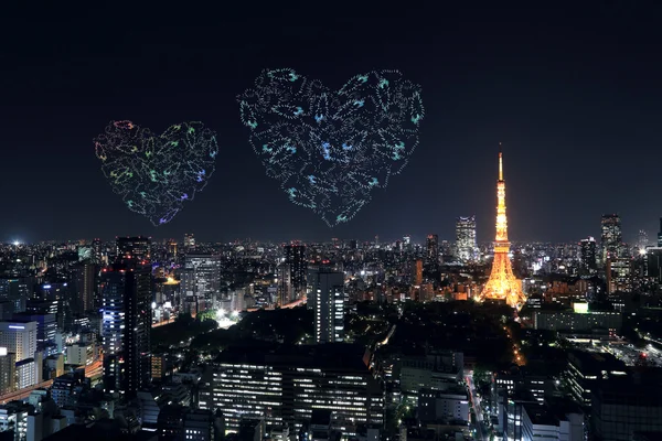 Tokyo cityscape hemen hemen üzerinde kutluyor ışıltı Fireworks kalp — Stok fotoğraf
