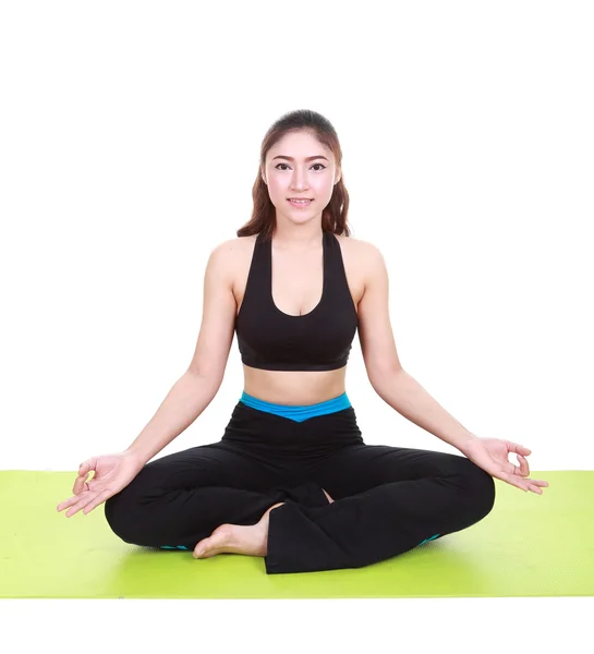 Młoda kobieta robi ćwiczenia jogi z matę do jogi — Zdjęcie stockowe