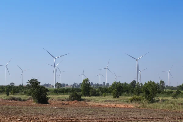 Wind turbine producing alternative energy — Stock Photo, Image