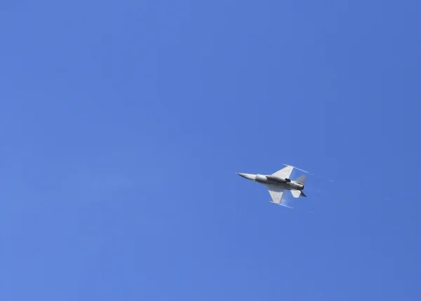 F16 falcon fighter jet flying on blue sky — Stock Photo, Image