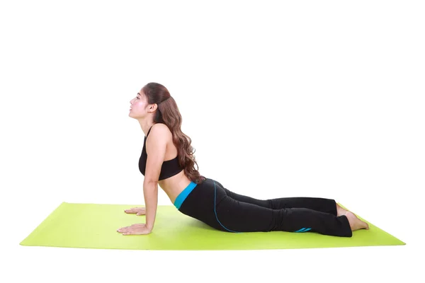 Ung kvinde gør yoga motion med yoga mat - Stock-foto