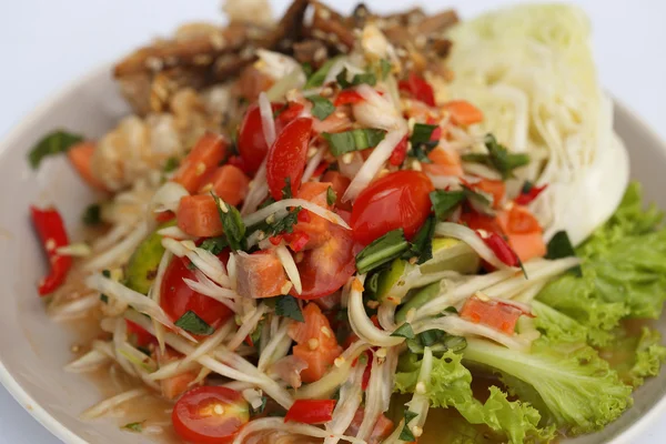 Ensalada picante de papaya con salmón —  Fotos de Stock