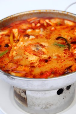 Tom Yum Goong - Tay sıcak ve baharatlı karides çorbası 