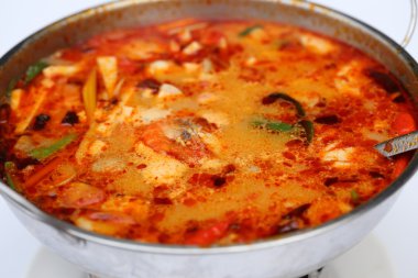 Tom Yum Goong - Tay sıcak ve baharatlı karides çorbası 