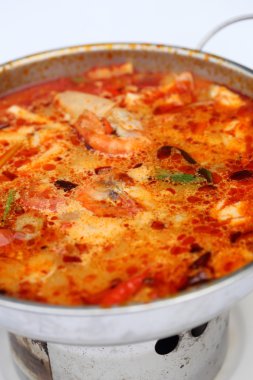 Tom Yum Goong - Tay sıcak ve baharatlı karides çorbası 