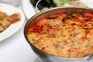 Tom Yum Goong - Tay sıcak ve baharatlı karides çorbası 