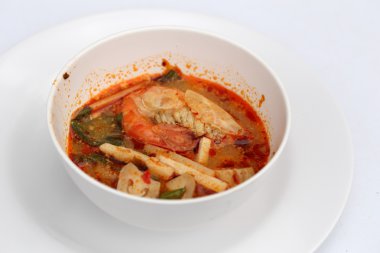 Tom Yum Goong - Tay sıcak ve baharatlı karides çorbası 