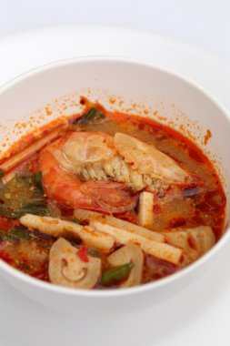 Tom Yum Goong - Tay sıcak ve baharatlı karides çorbası 