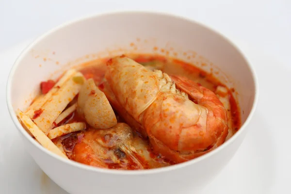 Tom Yum Goong - Zuppa calda e piccante tailandese con gamberetti — Foto Stock