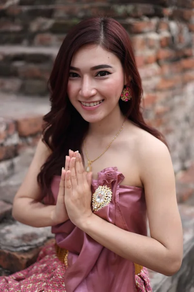 Female in Thai traditional dress — Stock Photo, Image