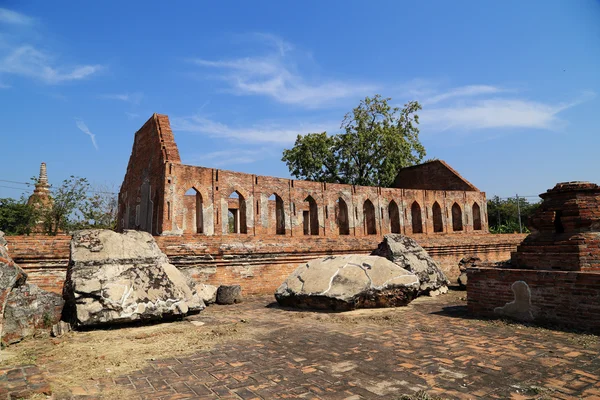 Wat Khudeedao, the ruin of a Buddhist temple in the Ayutthaya hi — Stock Photo, Image