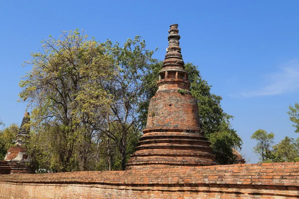 Pagode in Wat Mahaeyong, de ruïne van een boeddhistische tempel in de Ay — Stockfoto