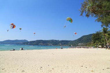 parasailing ile görünüm Patong Beach