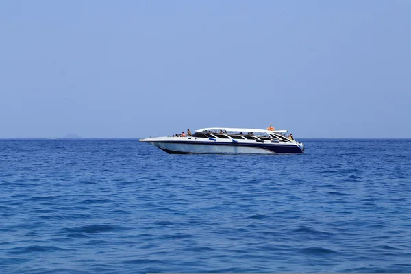 Speed Boat in de zee — Stockfoto