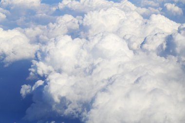 Bulut ve mavi gökyüzü