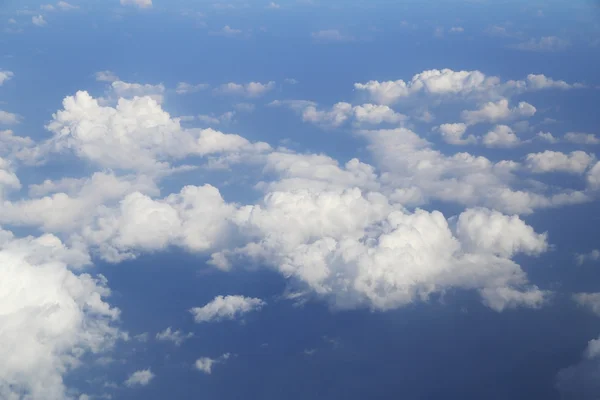 Bulut ve mavi gökyüzü — Stok fotoğraf
