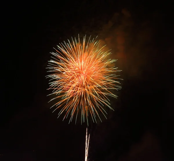 Mooi vuurwerk over hemel — Stockfoto