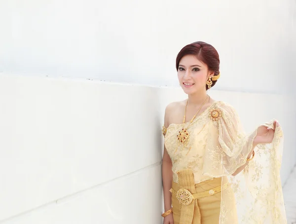 Žena s thajskými šaty — Stock fotografie