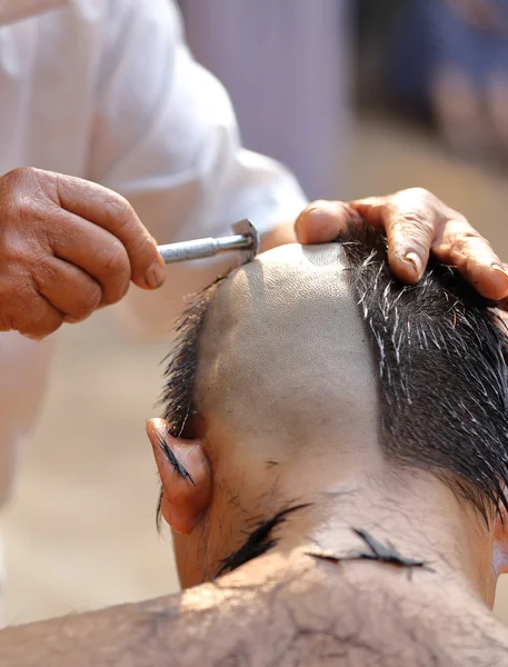 Male who will be monk shaving hair for be Ordained — Stock Photo, Image