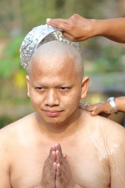 Male who will be monk shaving hair for be Ordained — Stok fotoğraf