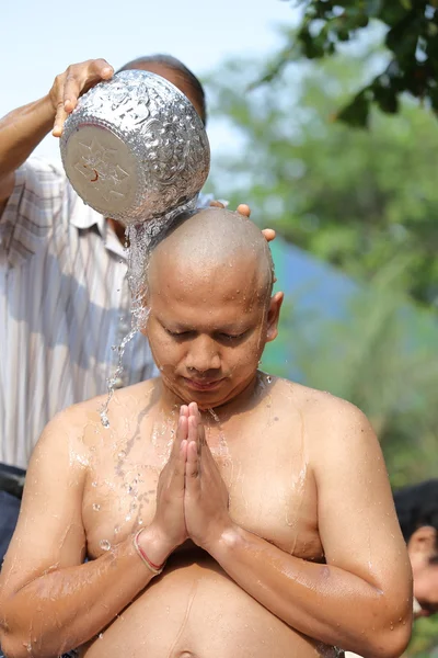 Male who will be monk shaving hair for be Ordained — Stok fotoğraf