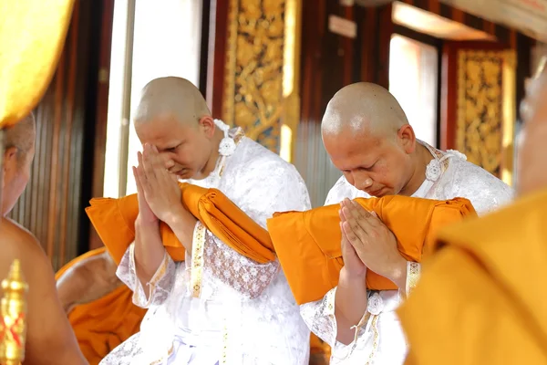 Die Ordinationszeremonie des neuen Mönchs — Stockfoto