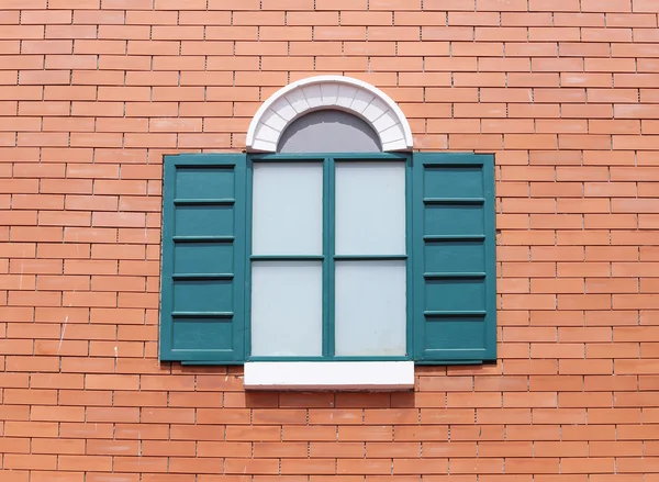 Vintage venster met muur achtergrond — Stockfoto