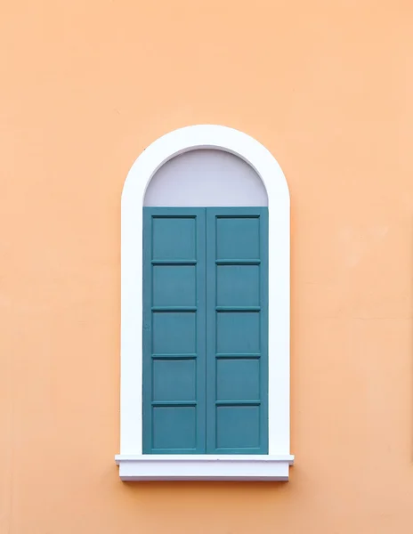 Vintage venster met muur achtergrond — Stockfoto