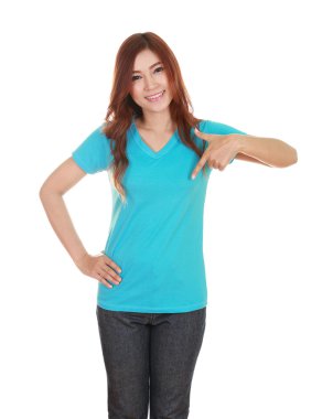 genç güzel kadın, boş t-shirt 