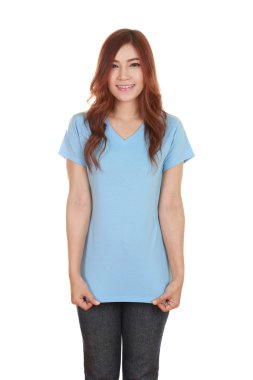 genç güzel kadın, boş t-shirt 