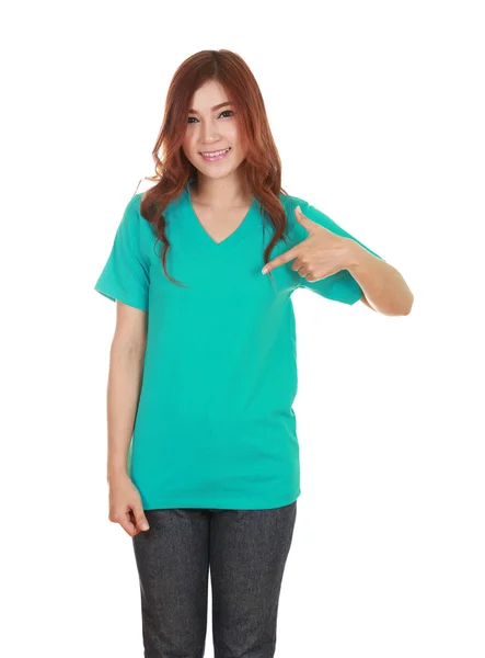 Junge schöne Frau mit leerem T-Shirt — Stockfoto