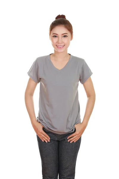 Junge schöne Frau mit leerem T-Shirt — Stockfoto