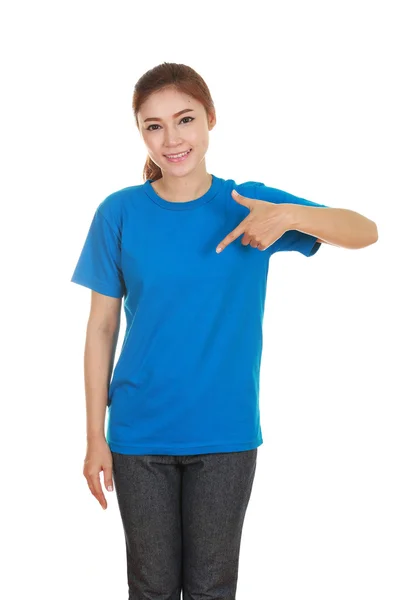 Junge schöne Frau mit leerem T-Shirt — Stockfoto