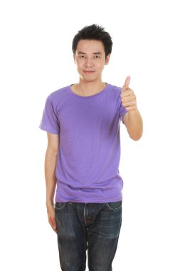 başparmak yukarıya ile boş t-shirt erkekte